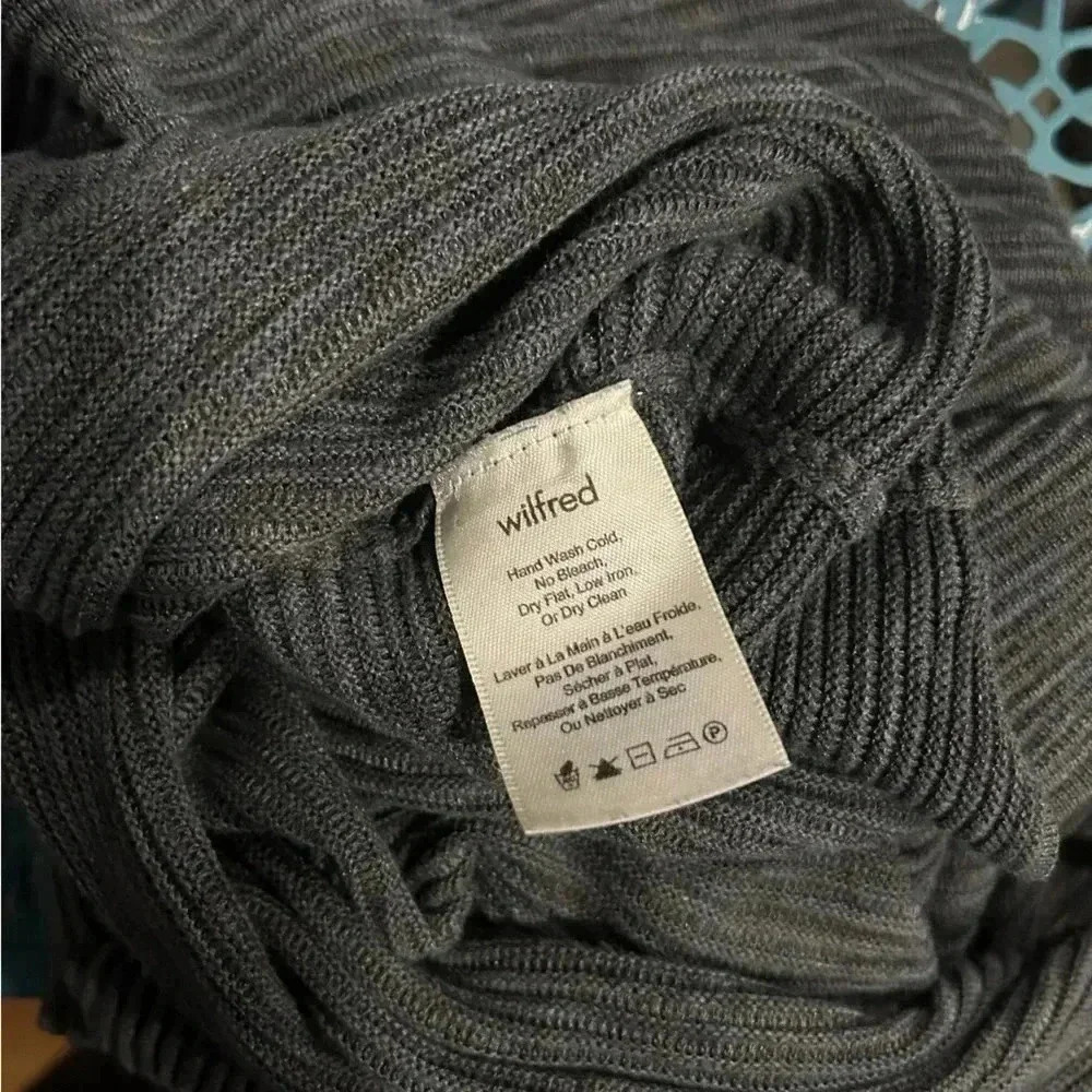 Aritzia  - Wilfred Top - Picture 5 of 6